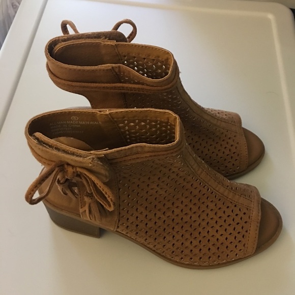 Justice Tan Brown open Toes Big Girl Sandals - Picture 1 of 7